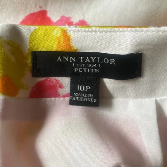 {ANN TAYLOR} ~ 10P ~ Floral ~ lined ~ and like new! - Picture 5 of 8